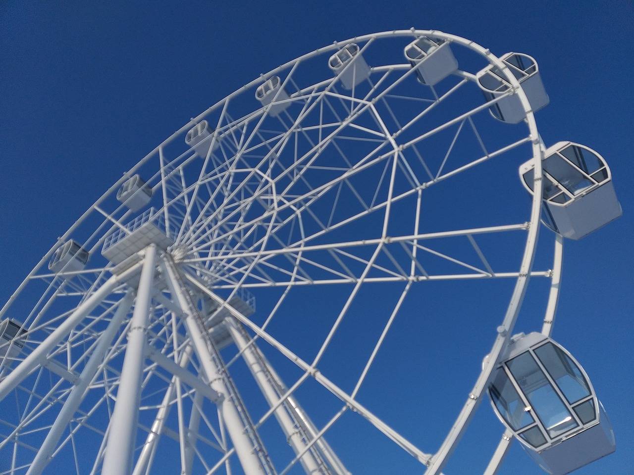 The Role of Virtual Influencers in Fashion Brand Campaigns